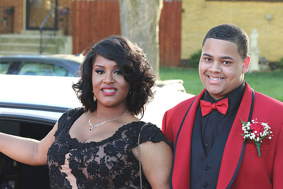 Prom 047
